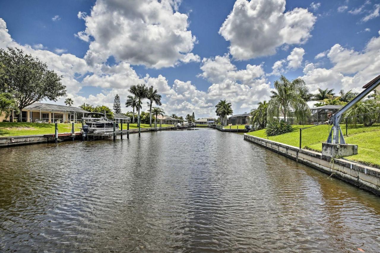 Canal-Front Oasis With Dock And Kayaks In Cape Coral! エクステリア 写真