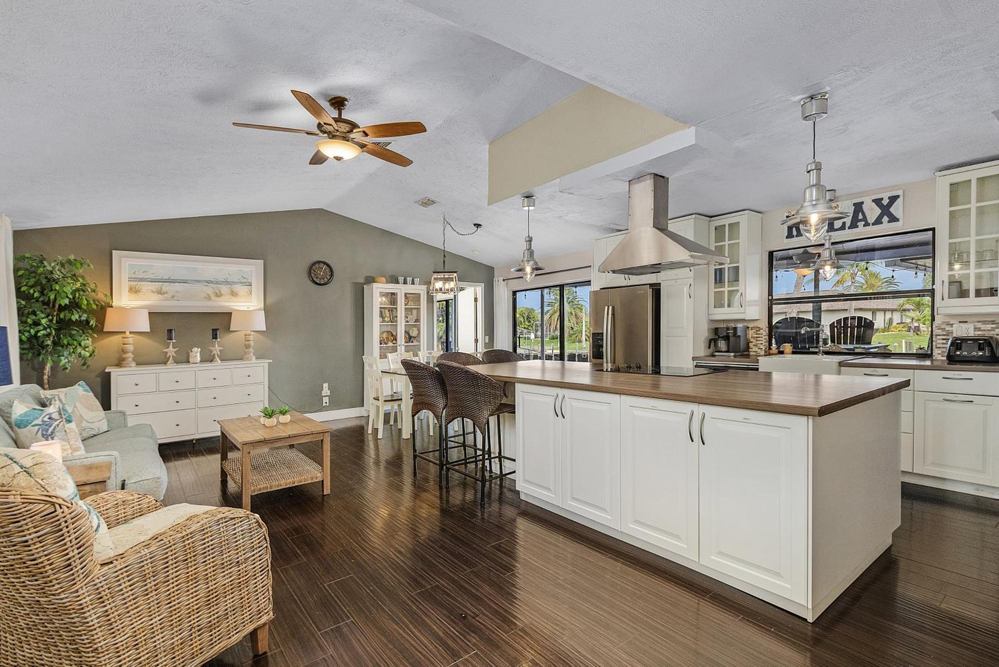 Canal-Front Oasis With Dock And Kayaks In Cape Coral! エクステリア 写真