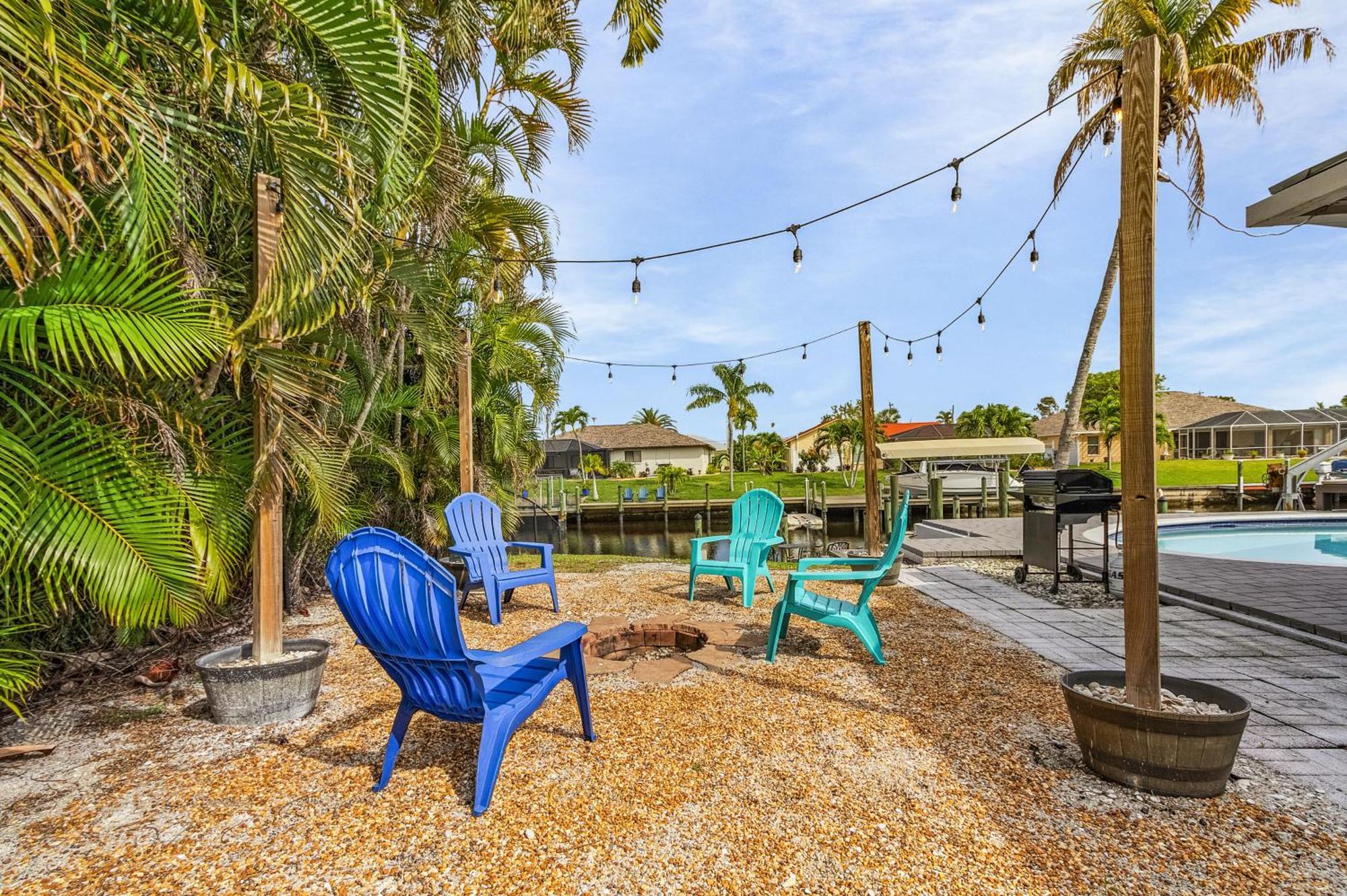 Canal-Front Oasis With Dock And Kayaks In Cape Coral! エクステリア 写真