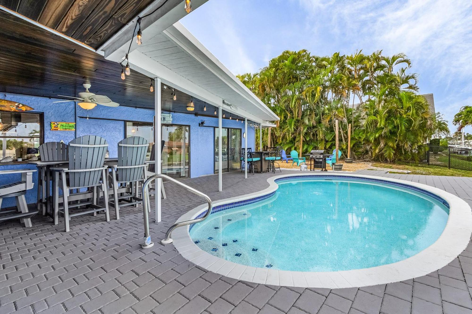 Canal-Front Oasis With Dock And Kayaks In Cape Coral! エクステリア 写真